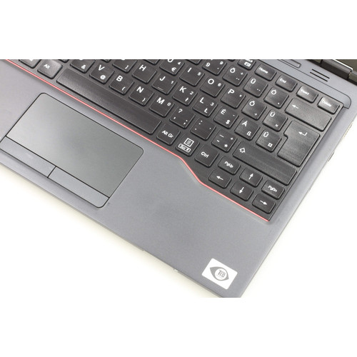 Fujitsu Lifebook U7310 felújított laptop i3-10110U 16GB RAM 256SSD 13.3" FHD WIN11 HUN